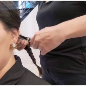 Η δήμαρχος των Λειψών έκοψε και δώρισε τα μαλλιά της στο «Άλμα Ζωής» – Μια πράξη ανθρωπισμού κι αλληλεγγύης