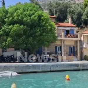 Λευκάδα: «Το σκάφος έμπαινε με μεγάλη ταχύτητα στο λιμάνι, του κόπηκε η ντίζα», λέει μάρτυρας για το ιστιοφόρο που «καρφώθηκε» σε σκάφη