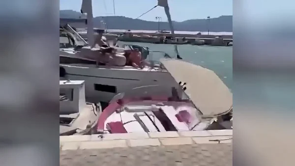 Λευκάδα: Ιστιοφόρο «καρφώθηκε» σε ελλιμενισμένα σκάφη στο λιμάνι του Καλάμου – Δείτε βίντεο