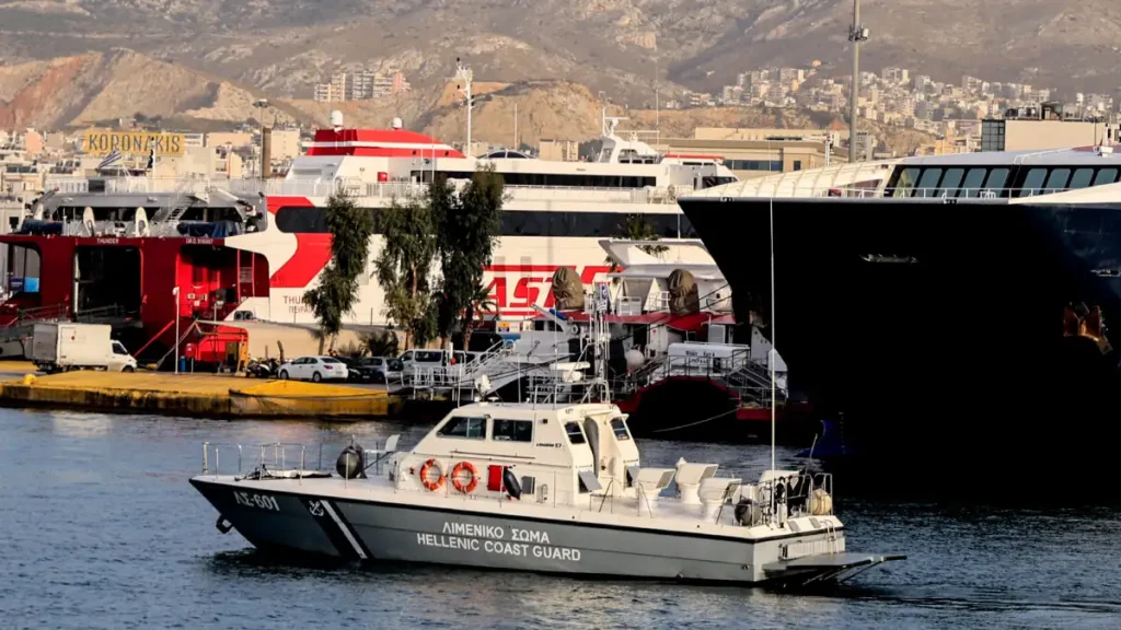 Πειραιάς: Χειροπέδες σε 19χρονο βρέθηκε με κοκαΐνη μέσα σε πλοίο στο λιμάνι