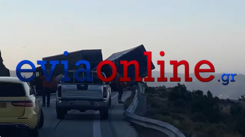 Συγκλονιστικό βίντεο με φορτίο νταλίκας να τουμπάρει από τον αέρα