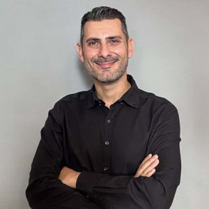 Ιστορική πρωτιά στο Πανεπιστήμιο Θεσσαλίας: Ο Χρήστος Γεωργοκωστόπουλος γίνεται ο πρώτος Κωφός διδάκτορας στις Θεωρητικές Επιστήμες στην Ελλάδα