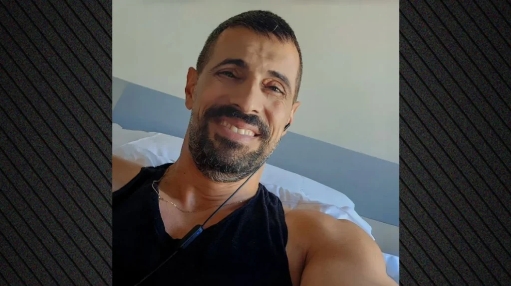 Γιώργος Παράσχος: Χαμογελαστός, δίνει τη μάχη του με τον καρκίνο, μπήκε στο νοσοκομείο για νέα θεραπεία