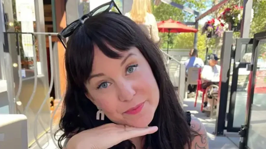 Οι τελευταίες μέρες της 49χρονης TikToker που διαγνώστηκε με Αλτσχάιμερ και επέλεξε την ιατρικώς υποβοηθούμενη αυτοκτονία
