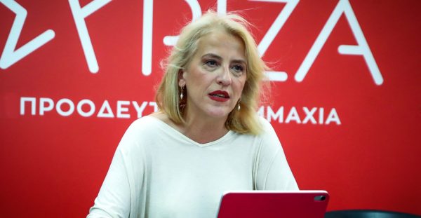 Η Δούρου διέγραψε την Κασιμάτη και ζητά από τη Γεροβασίλη να παραδώσει την έδρα, με 10 βουλευτές μένει ο ΣΥΡΙΖΑ