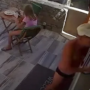 «Πόσα θέλεις για το κορίτσι;»: Τουρίστας στην Κρήτη ζητά... τιμή για ανήλικη που κάθεται αμέριμνη, τι καταγγέλλει ο ιδιοκτήτης επιχείρησης