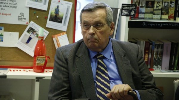 Πέθανε ο πρώην υπουργός Στέφανος Μάνος