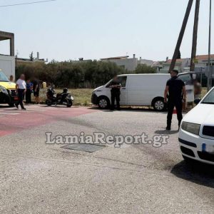 Λαμία: Τροχαίο με μηχανάκι σε «γνωστή» διασταύρωση - Ένας τραυματίας (ΦΩΤΟ)