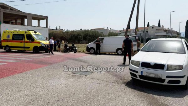 Λαμία: Τροχαίο με μηχανάκι σε «γνωστή» διασταύρωση - Ένας τραυματίας (ΦΩΤΟ)