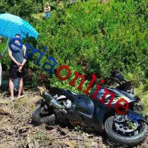 Εύβοια: Μηχανή έπεσε σε χαράδρα 20 μέτρων - Αυτοκίνητο έπεσε πάνω στα οχήματα που σταμάτησαν να βοηθήσουν