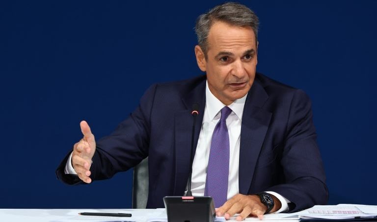 Ο Μητσοτάκης ετοιμάζεται για ΔΕΘ: Το οικονομικό πακέτο, η ταχύτερη μείωση του χρέους και οι αξιολογήσεις των ξένων οίκων