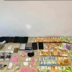 Μύκονος: Πώς δρούσε το κύκλωμα που διακινούσε ροζ κοκαΐνη – Ο 35χρονος αρχηγός και ο οδηγός που «ψάρευε» τουρίστες