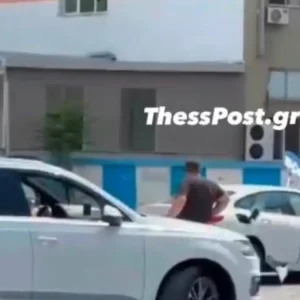 Μυστηριώδης καταδίωξη στη Θεσσαλονίκη: Εμβόλισαν αυτοκίνητο στη μέση του δρόμου – Ντελιβεράδες φώναζαν στον οδηγό «μην κάνεις μ@@@»