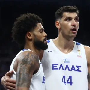 Ελλάδα – Ισπανία 108-106: Η Εθνική μπάσκετ πήρε στην παράταση το θρίλερ του T- Center και έμεινε ζωντανή για την πρόκριση στο Mundobasket