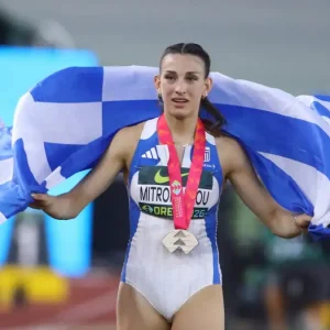 Απίθανη Έβελυν Μητροπούλου: «Πέταξε» στα 6.44μ και κατέκτησε το ασημένιο μετάλλιο στο παγκόσμιο πρωτάθλημα στίβου Κ20