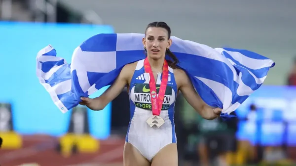Απίθανη Έβελυν Μητροπούλου: «Πέταξε» στα 6.44μ και κατέκτησε το ασημένιο μετάλλιο στο παγκόσμιο πρωτάθλημα στίβου Κ20