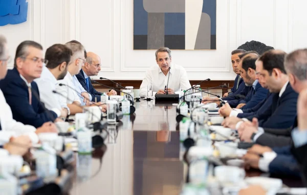 Σενάρια ανασχηματισμού με άρωμα εκλογών εξυφαίνονται στο Μαξίμου: Ποια κριτήρια συνυπολογίζει ο Κυριάκος Μητσοτάκης