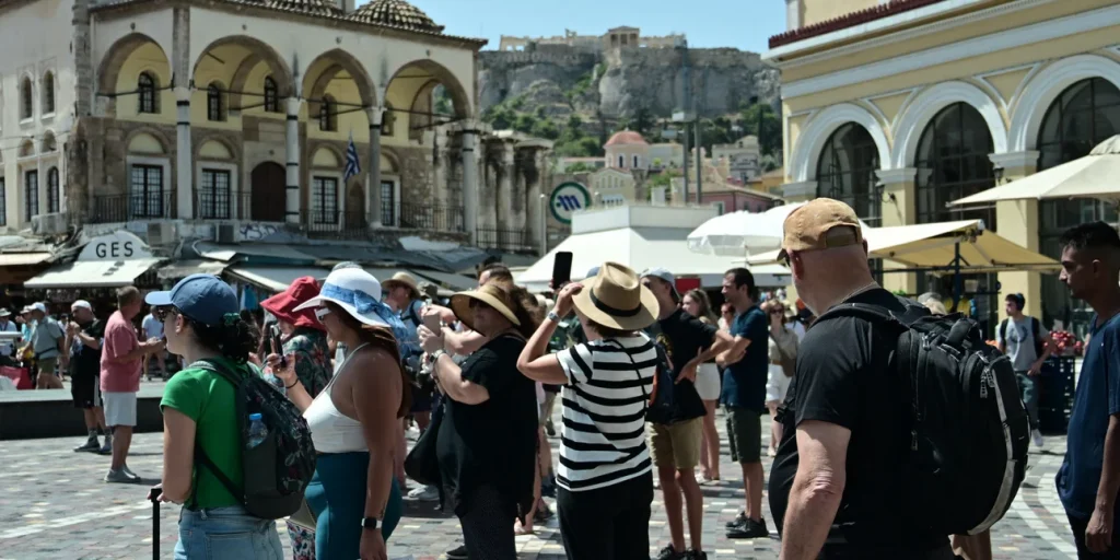 ΥΠΟΙΚ: Όφελος 2 δισ. ευρώ από την πρόωρη αποπληρωμή 13 δισ. ευρώ του δημόσιου χρέους το 2026