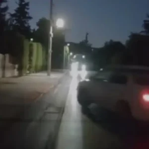 Νέα Ερυθραία: Βίντεο με αυτοκίνητο που μπήκε στο αντίθετο ρεύμα – Οδηγός απέφυγε τη σύγκρουση την τελευταία στιγμή