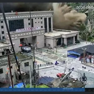 Χάος στο Νεπάλ από τις φονικές πλημμύρες: 17 νεκροί και 384 αγνοούμενοι - Τεράστιοι όγκοι νερού καταπίνουν τα πάντα στο πέρασμά τους