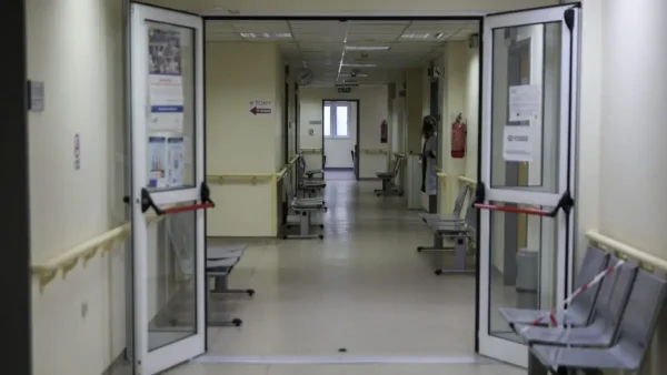 Καταγγελία για επίθεση σε νοσηλεύτρια στον «Ερυθρό Σταυρό»: Ασθενής την άρπαξε από τα μαλλιά και την χτύπησε σε πόρτες
