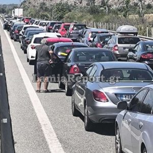 Ουρές χιλιομέτρων στην εθνική οδό Αθηνών - Λαμίας, λόγω του τροχαίου - Απίστευτη ταλαιπωρία για τους ταξιδιώτες - Δείτε εικόνες