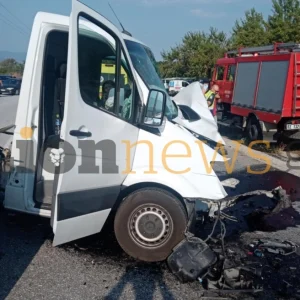 Μητέρα και γιος σκοτώθηκαν σε μετωπική σύγκρουση φορτηγού με ΙΧ στις Σέρρες (ΦΩΤΟ)