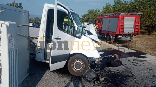 Μητέρα και γιος σκοτώθηκαν σε μετωπική σύγκρουση φορτηγού με ΙΧ στις Σέρρες (ΦΩΤΟ)