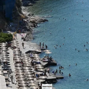 Πάνω από 1.500 έλεγχοι στις παραλίες με drones – Πρόστιμα έως 73.000 ευρώ για αυθαίρετες καταλήψεις