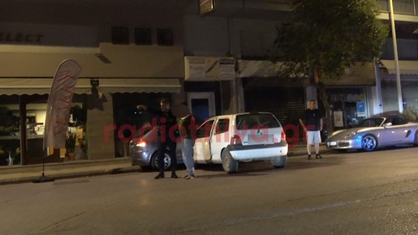 Πήρε το αυτοκίνητο του και έπεφτε ξανά και ξανά πάνω στο αυτοκίνητο αλλοδαπού με τον οποίο τσακωνόταν