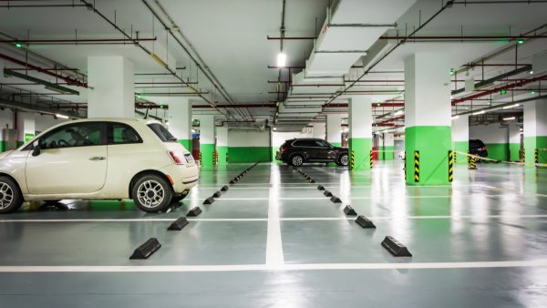 Ζητείται παρκαδόρος για σταθμό αυτοκινήτων