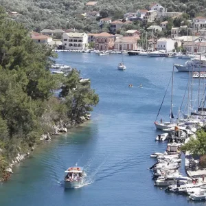 Αντίπαξοι: Συγκρούστηκαν τουριστικά σκάφη – Τρεις επιβαίνοντες μεταφέρθηκαν στο Κέντρο Υγείας