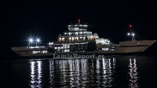 Γλύφα: «Χορεύοντας» στο νερό - Έτσι απέδωσε τιμές το φέρι «Άγιος Ιωάννης ο Ρώσσος» κατά τον απόπλου (Βίντεο)