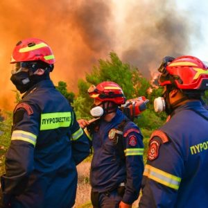 Διακοπή κυκλοφορίας στη Μάνδρα λόγω της πυρκαγιάς στη Δυτική Αττική, άνοιξε ο δρόμος προς Πόρτο Γερμενό