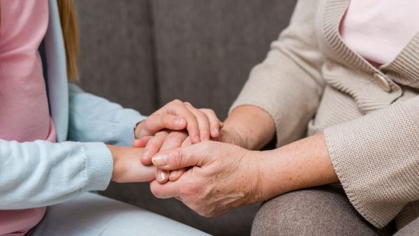 Ζητείται κυρία για φύλαξη ηλικιωμένης