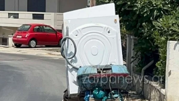 Μετέφερε ολόκληρο πλυντήριο πάνω σε... μηχανή! (ΒΙΝΤΕΟ)