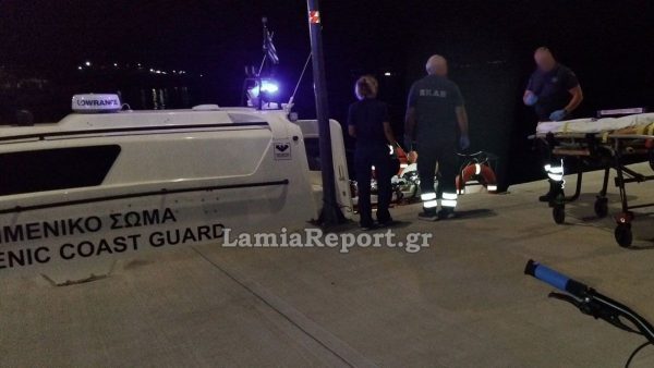 Επείγουσα διακομιδή 31χρονου στο Νοσοκομείο Λαμίας με το πλωτό ασθενοφόρο (ΦΩΤΟ)