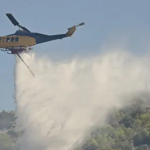 Φωτιά στα Ιωάννινα σε δύσβατη χαράδρα στην Τύμφη: Βλάβη σε ελικόπτερο που επιχειρούσε