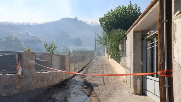 Φωτιά στη Σαλαμίνα: Το σημείο που βρέθηκαν οι δύο νεκροί – Η πυρκαγιά ξεκίνησε από οικόπεδο γεμάτο σκουπίδια