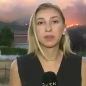 Στο πλευρό της ρεπόρτερ Μαρίας Σιαμπάνου οι πυροσβέστες: «Οι ανθρωποφάγοι του καναπέ ας δείξουν αυτοσυγκράτηση»