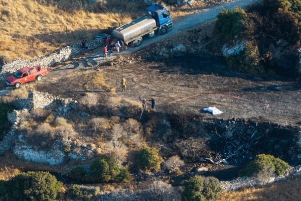 Συντριβή ελικοπτέρου στη Σίφνο: Το ταξίδι του μέλιτος που έγινε εφιάλτης – Τα πιθανά αίτια της τραγωδίας με τους τρεις νεκρούς