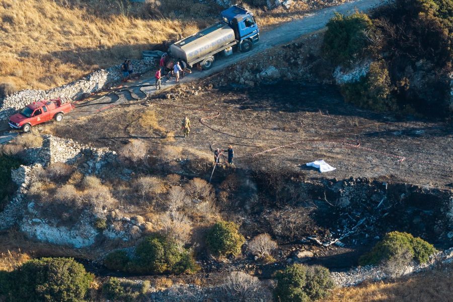 Συντριβή ελικοπτέρου στη Σίφνο: Το ταξίδι του μέλιτος που έγινε εφιάλτης – Τα πιθανά αίτια της τραγωδίας με τους τρεις νεκρούς