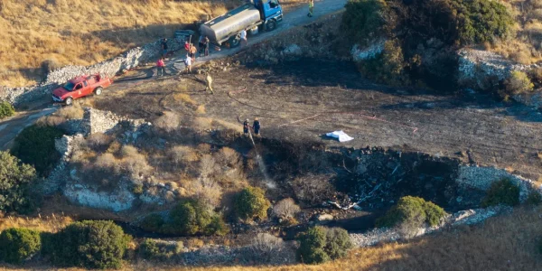 Τι έδειξε η ιατροδικαστική για τον πιλότο και το ζευγάρι του ελικοπτέρου που κατέπεσε στη Σίφνο - Από τη φωτιά έχασαν τη ζωή τους
