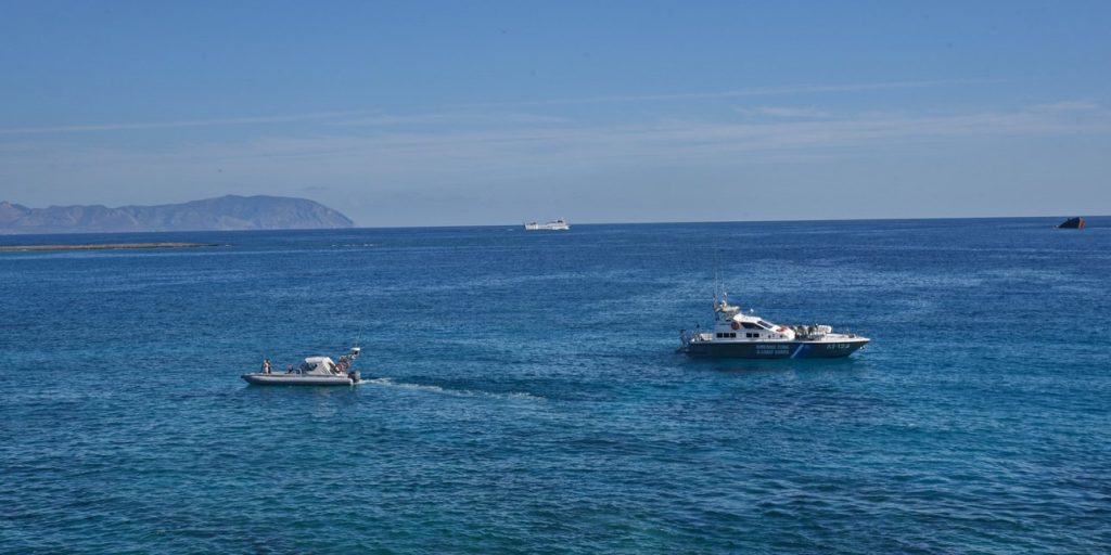 Aλιευτικό σκάφος βυθίστηκε ανοιχτά της Ιεράπετρας -Έσπευσε το Λιμενικό, καλά στην υγεία τους οι επιβαίνοντες