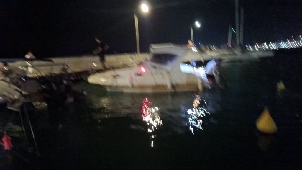 Επιχείρηση διάσωσης για πατέρα και γιο που έμειναν με το σκάφος τους στον Παγασητικό