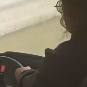 Δρομολόγιο τρόμου στη Σουηδία: Επιβάτες κατάφεραν να σταματήσουν λεωφορείο όταν ο οδηγός έχασε τις αισθήσεις του
