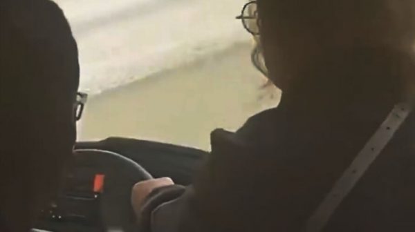 Δρομολόγιο τρόμου στη Σουηδία: Επιβάτες κατάφεραν να σταματήσουν λεωφορείο όταν ο οδηγός έχασε τις αισθήσεις του