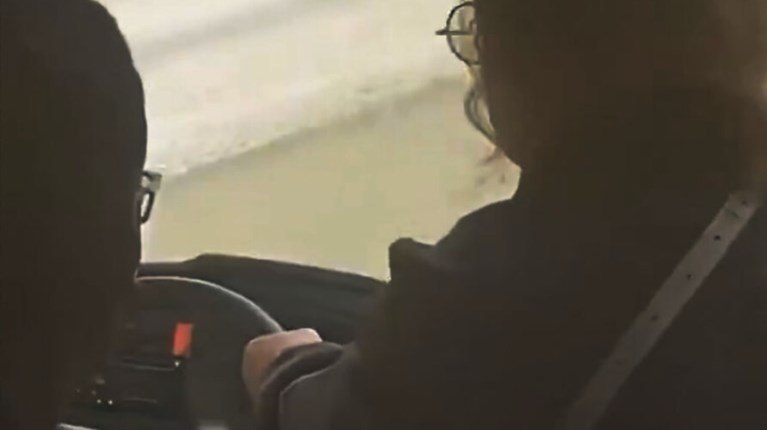 Δρομολόγιο τρόμου στη Σουηδία: Επιβάτες κατάφεραν να σταματήσουν λεωφορείο όταν ο οδηγός έχασε τις αισθήσεις του