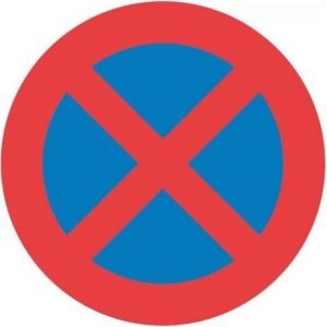 Πινακίδες απαγόρευσης στάθμευσης στην οδό Πισπιρίγκου στη Λαμία – Οι κάτοικοι ζητούν διαφάνεια και απαντήσεις