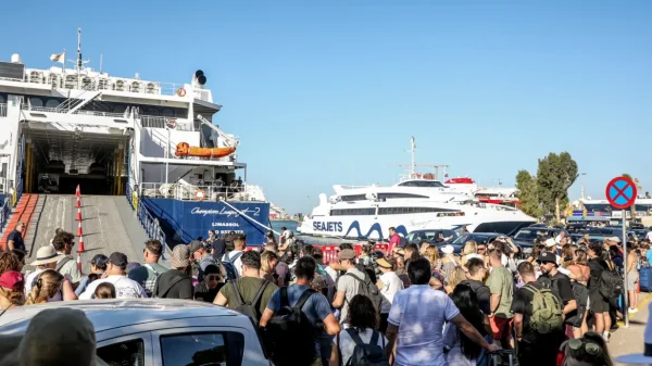 Έξοδος Αυγούστου: Αναχώρησαν πάνω από 61.000 ταξιδιώτες από τα λιμάνια της Αττικής, 23 δρομολόγια σήμερα από Πειραιά - Δείτε βίντεο